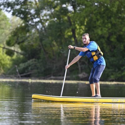 17/06/2021 - MARNAY - HAUTE SAONE - FRANCE -  Tourismepratique du paddle  sur la riviere l'Ognon        - Photo Laurent CHEVIET